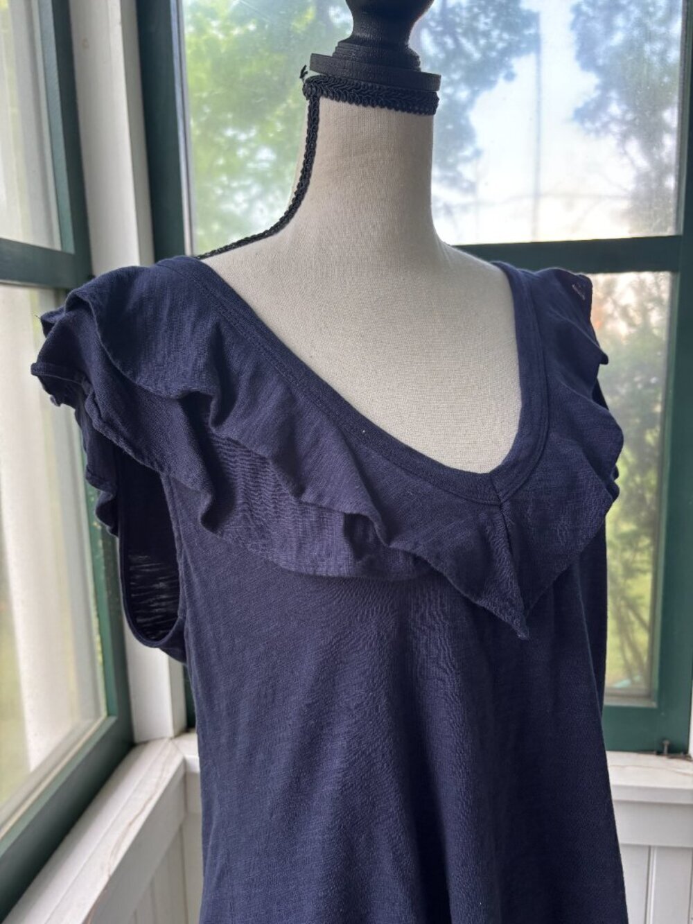 White House Black Market Navy Ruffle V-Neck Top L Like New - Picture 2 of 6